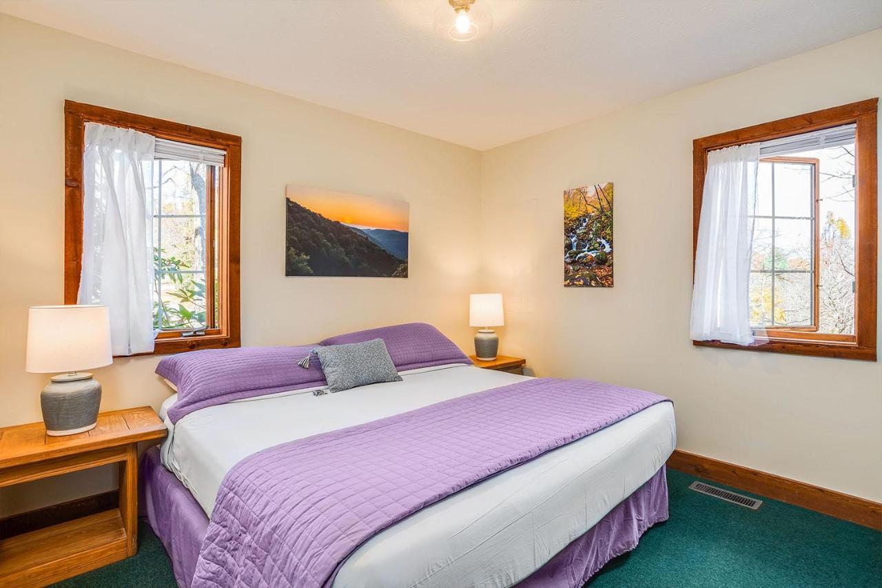 Love Ridge Mountain Lodging Lyndhurst Exterior photo