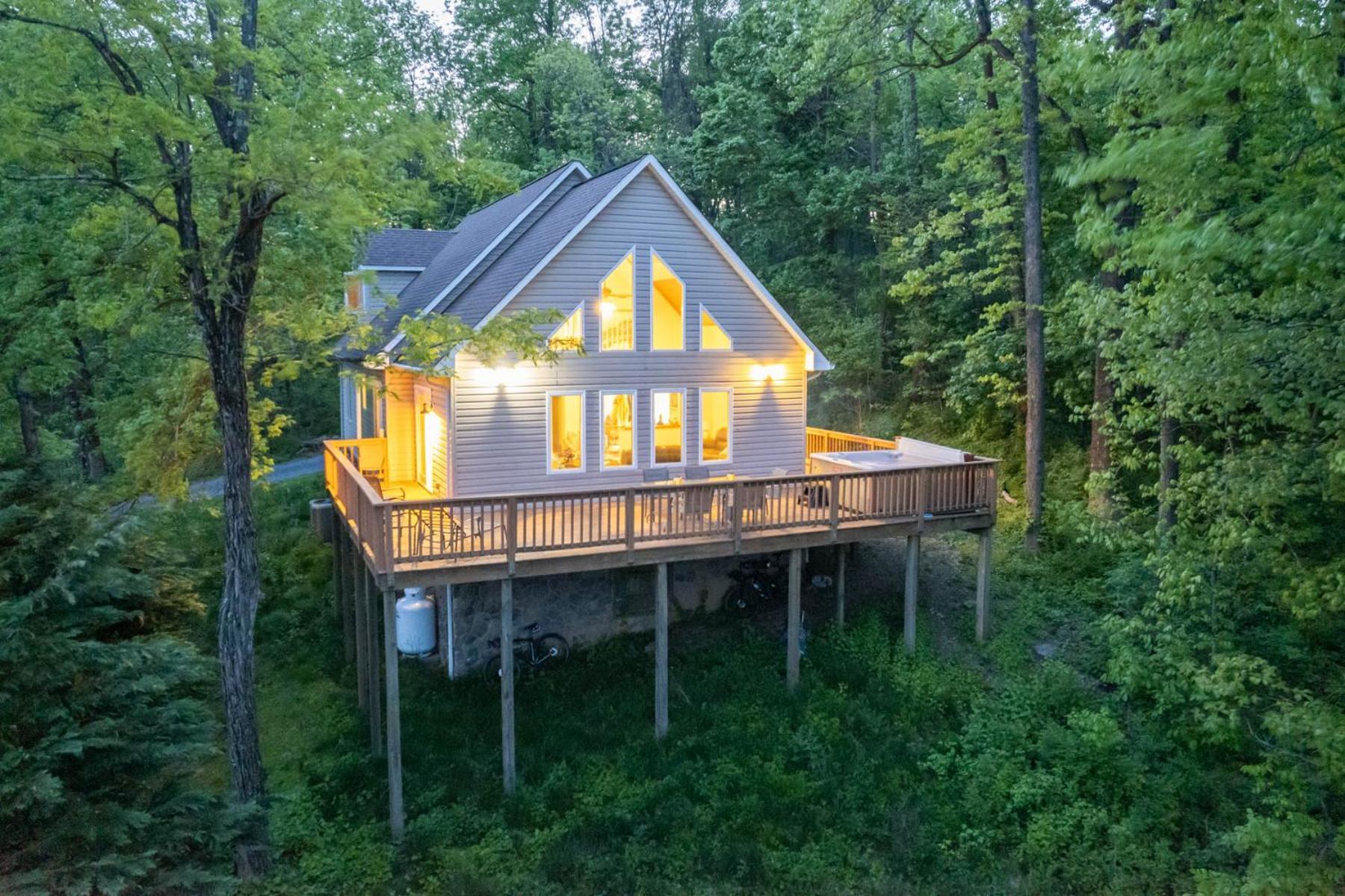 Love Ridge Mountain Lodging Lyndhurst Exterior photo