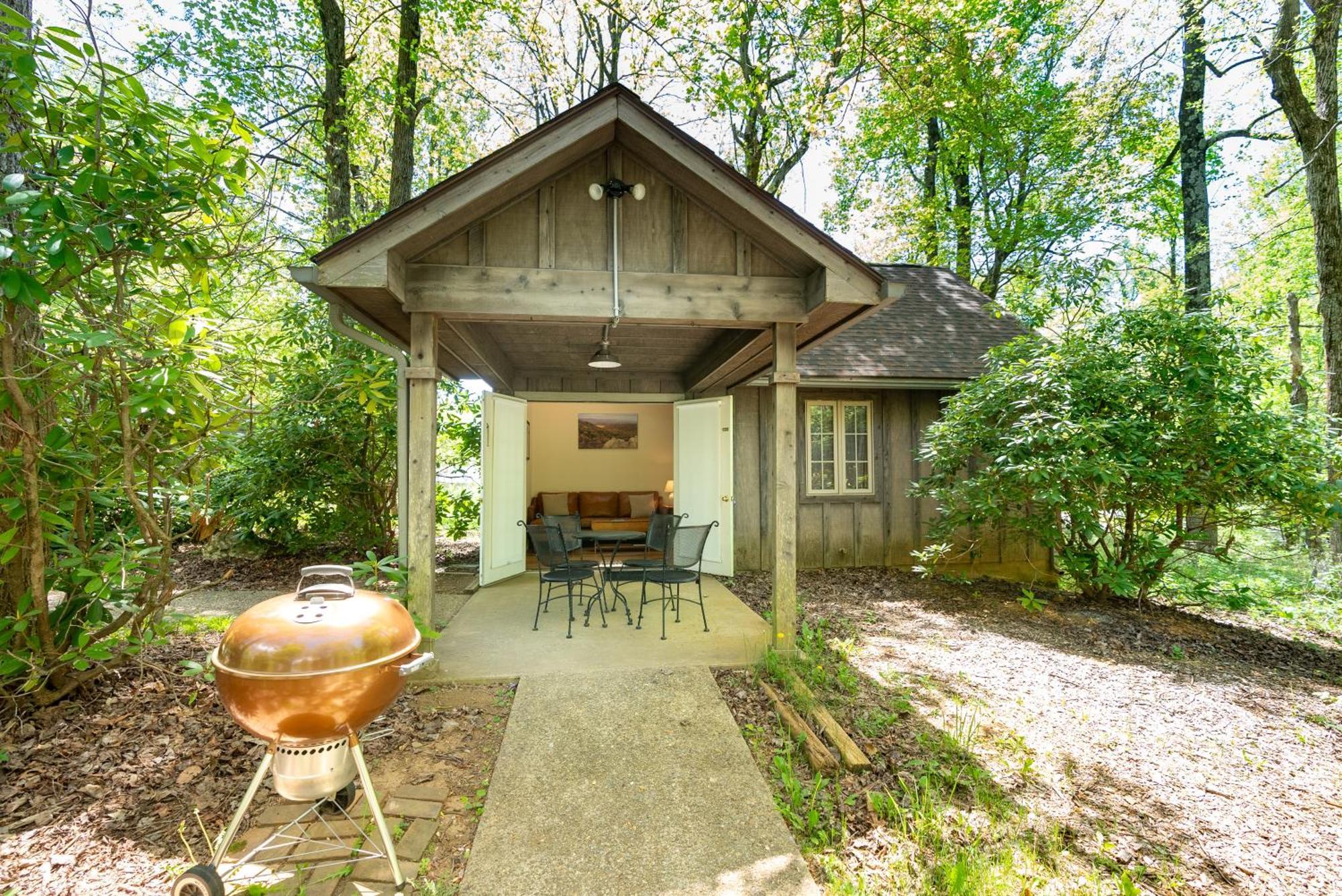 Love Ridge Mountain Lodging Lyndhurst Exterior photo